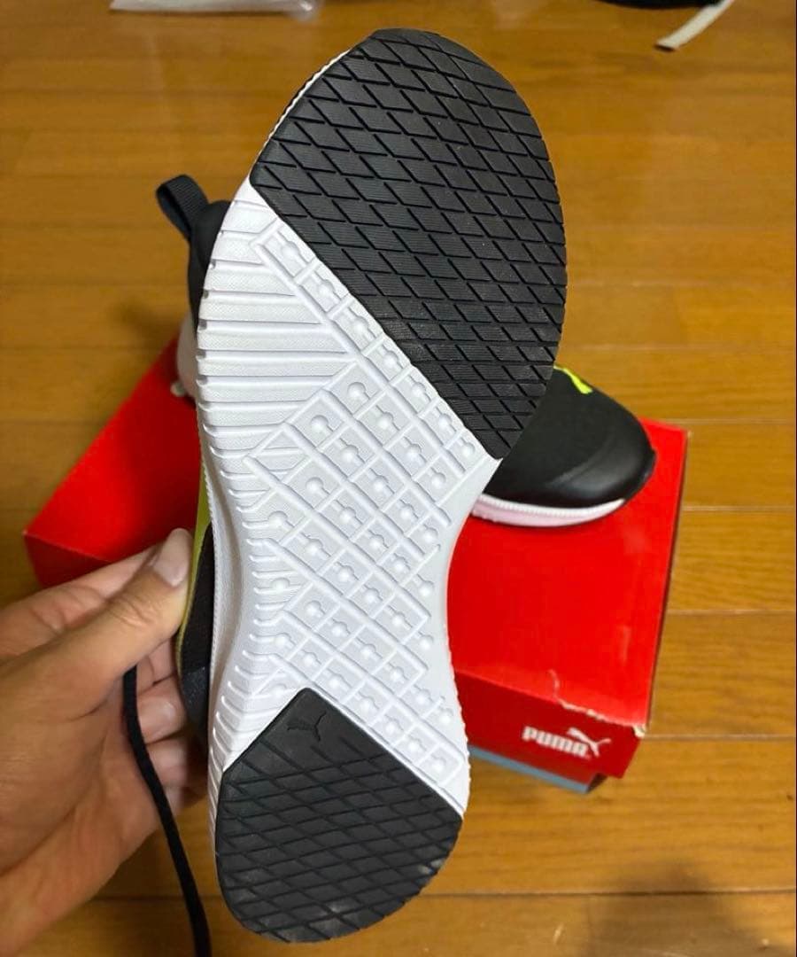 PUMA スニーカー ブラック ネオングリーン　22cm — image 2