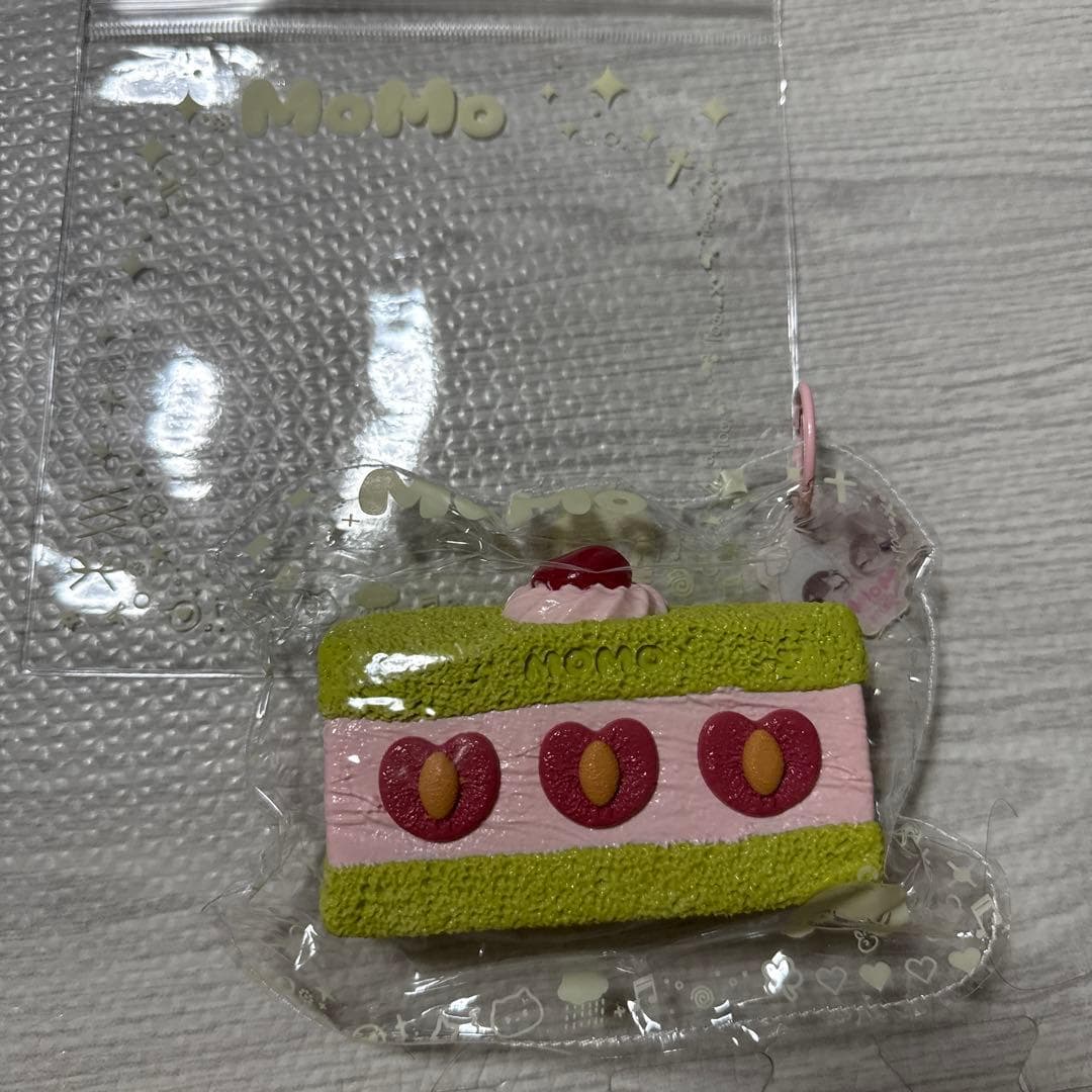 MOMO スクイーズ サンドイッチケーキ — image 1